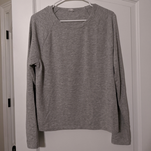 Aritzia Wilfred Free Lounge Longsleeve, Medium - Picture 5 of 7